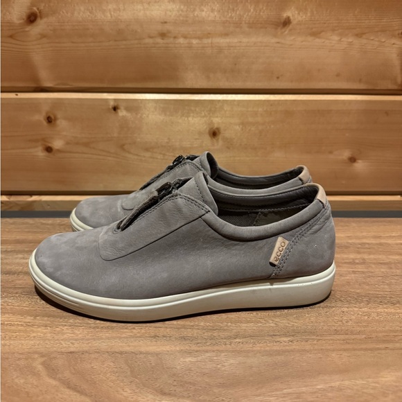 Like New Ecco Soft 7 Zip Leather Sneaker Women's Warm Grey - US Size 5 / EU 36 - Picture 3 of 10
